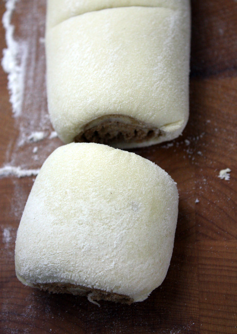 cinnamon rolls with cream cheese frosting