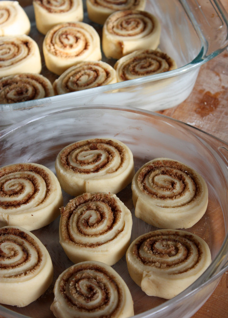 cinnamon rolls with cream cheese frosting