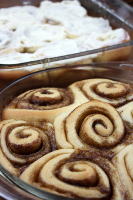 cinnamon rolls with cream cheese frosting