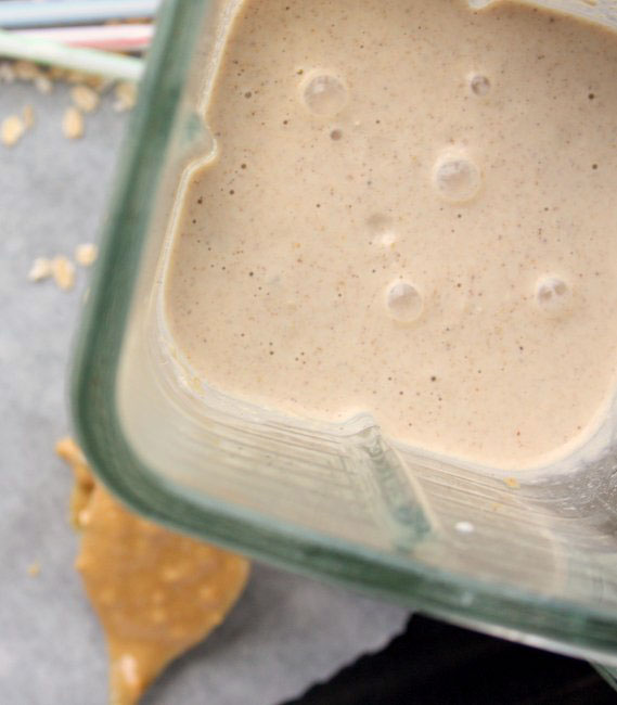 Peanut Butter-Banana Oatmeal Smoothie | thekitchenpaper.com