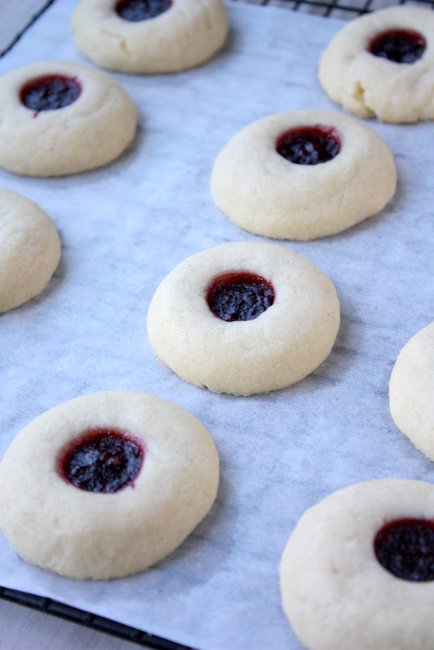 raspberry thumbprint cookies