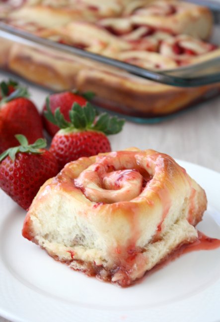 strawberry sweet rolls