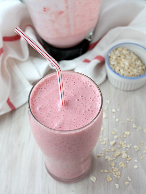 strawberry cream oatmeal smoothie