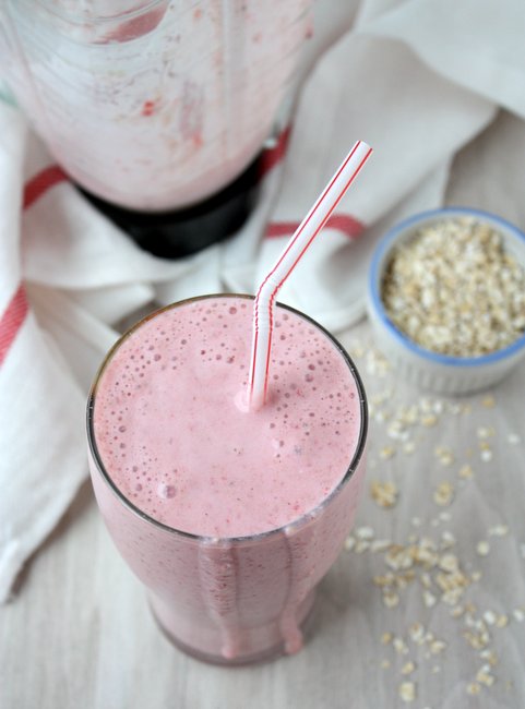 strawberries and cream oatmeal smoothie