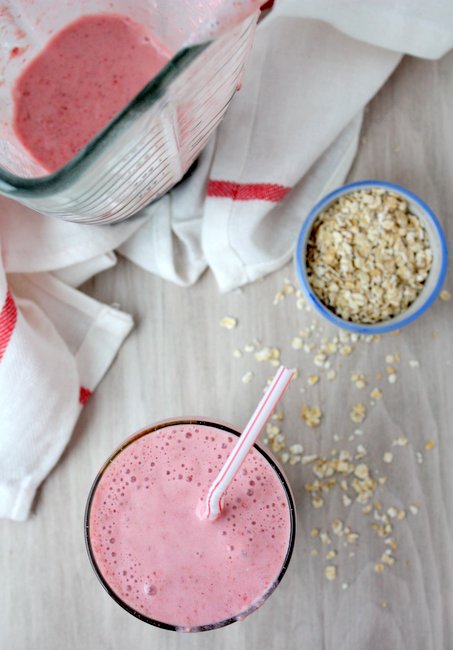 strawberry cream oatmeal smoothie