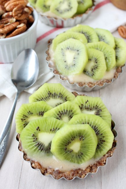 raw kiwi banana tarts