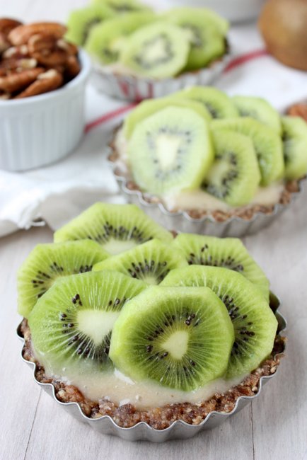 raw kiwi banana tarts