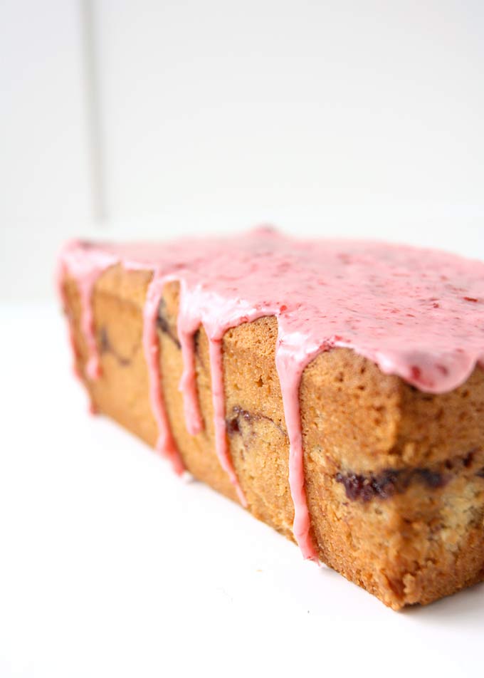 Strawberry Swirl Pound Cake | thekitchenpaper.com