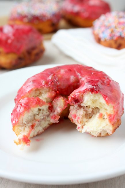 raspberry cake doughnuts