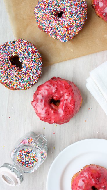 raspberry cake doughnuts