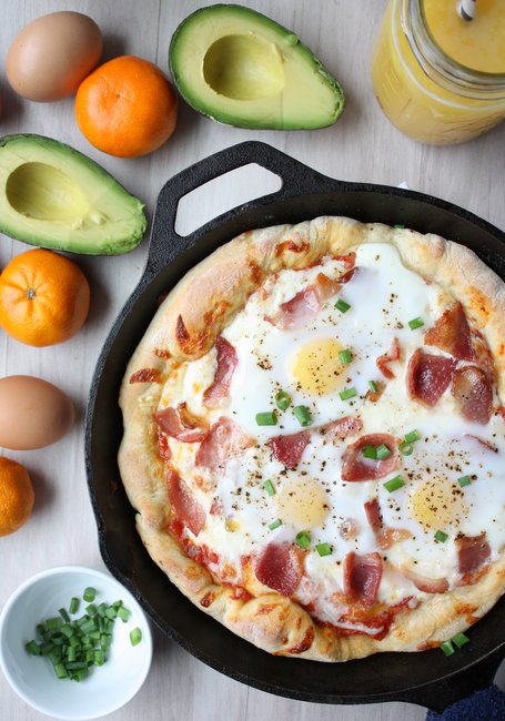 skillet breakfast pizza