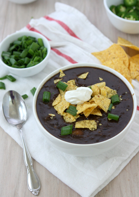 Slow Cooker Black Bean Soup | thektichenpaper.com