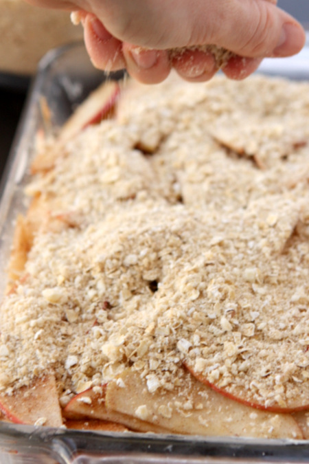 Apple Peanut Butter Oatmeal Bars | thekitchenpaper.com