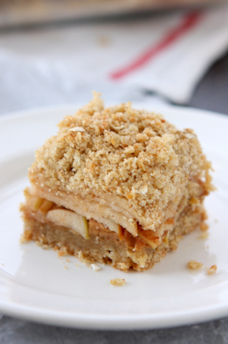 Apple Peanut Butter Oatmeal Bars | thekitchenpaper.com