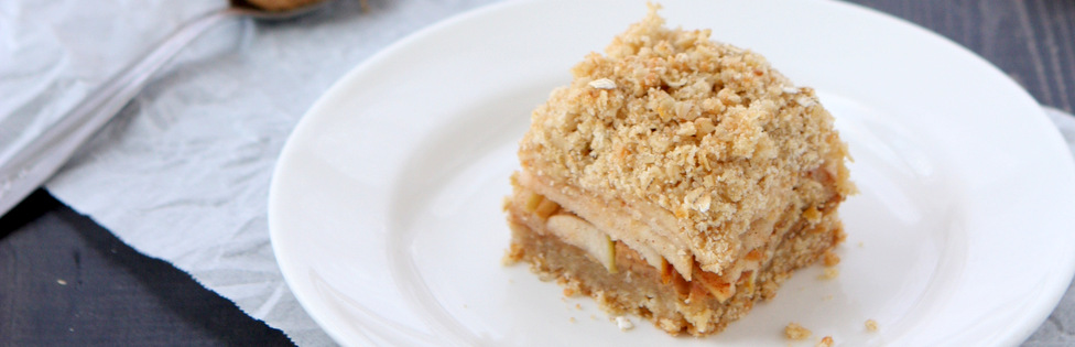 Apple Peanut Butter Oatmeal Bars | thekitchenpaper.com