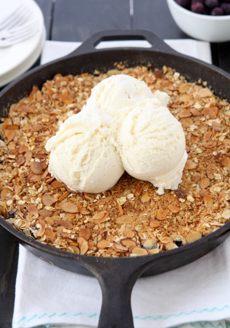 Skillet Blueberry Crisp | thekitchenpaper.com