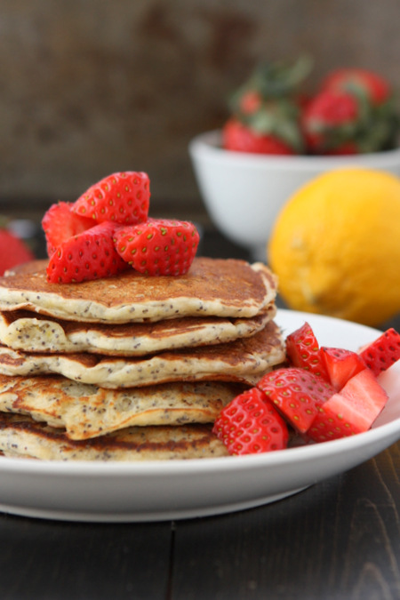 Lemon Poppyseed Pancakes | thekitchenpaper.com