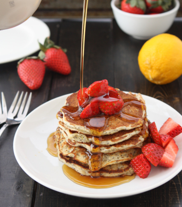 Lemon Poppyseed Pancakes | thekitchenpaper.com