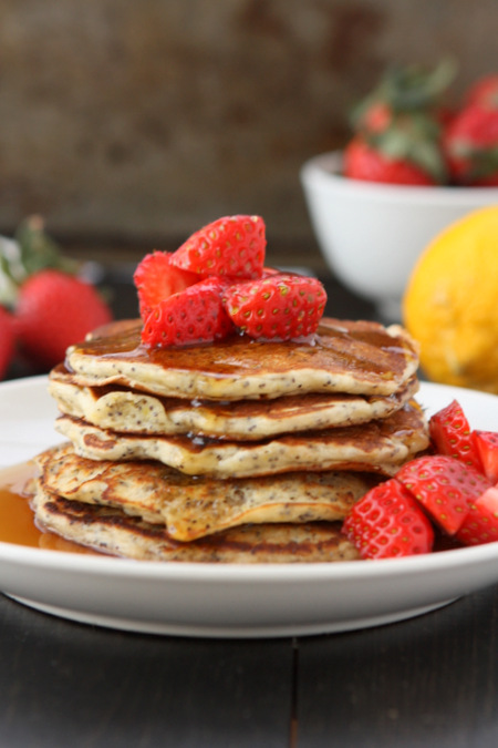 Lemon Poppyseed Pancakes | thekitchenpaper.com