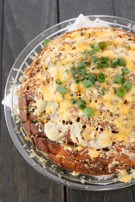 Cheesy Garlic Herb Pull-Apart Bread | thekitchenpaper.com