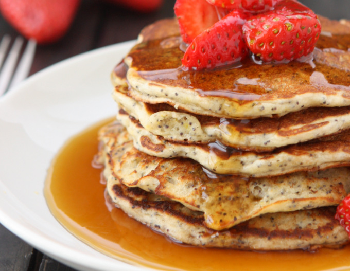 Lemon Poppyseed Pancakes | thekitchenpaper.com