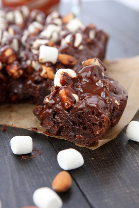 Rocky Road Brownies | thekitchenpaper.com