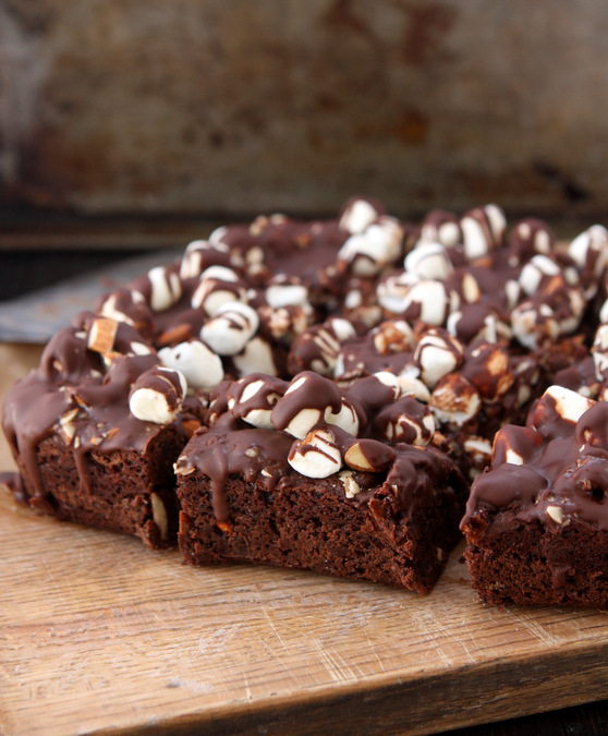 Rocky Road Brownies | thekitchenpaper.com