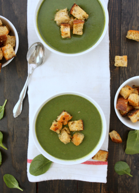 Spinach Soup with Rosemary Garlic Croutons | thekitchenpaper.com