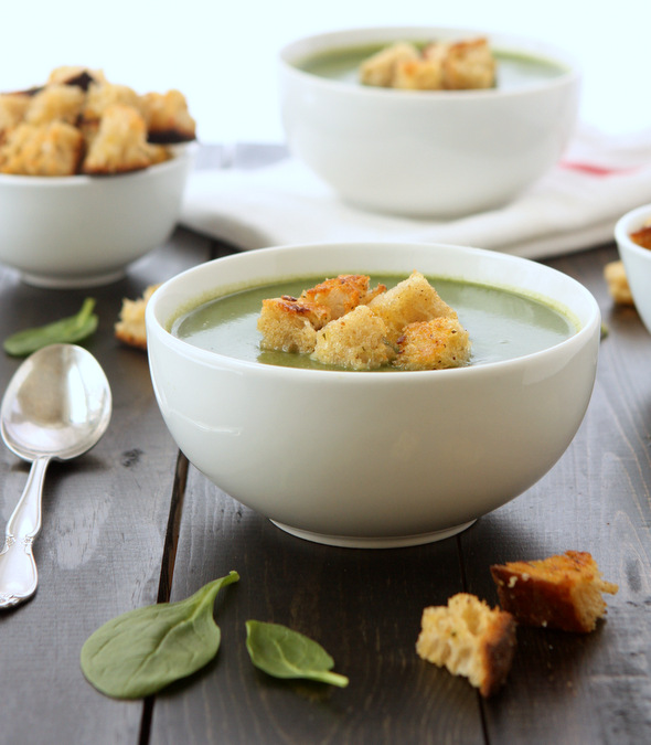 Spinach Soup with Rosemary Garlic Croutons | thekitchenpaper.com