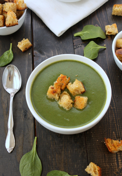 Spinach Soup with Rosemary Garlic Croutons | thekitchenpaper.com