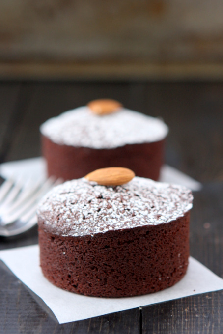 Chocolate Almond Flour Cakes for Two | thekitchenpaper.com