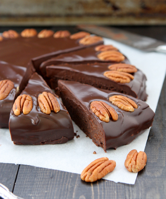 Chocolate Pecan Torte (Gluten-Free) | thekitchenpaper.com