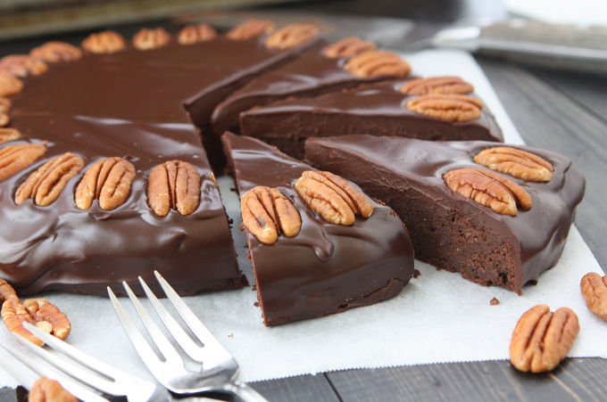 Chocolate Pecan Torte (Gluten-Free) | thekitchenpaper.com