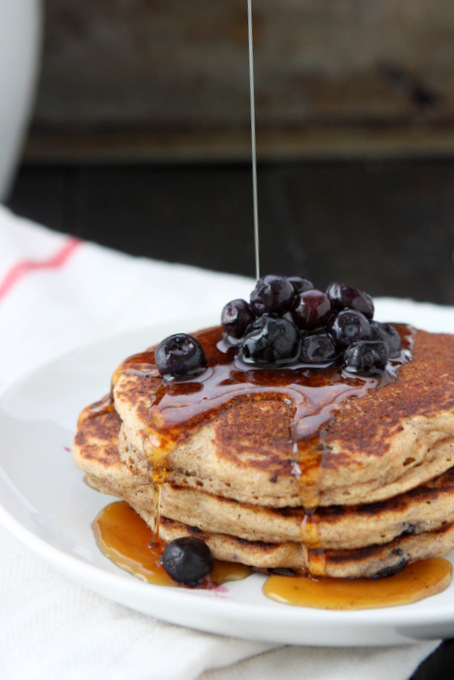 Whole Wheat Blueberry Pancakes | thekitchenpaper.com