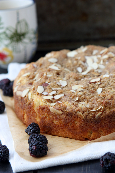 Blackberry Almond Coffee Cake | thekitchenpaper.com