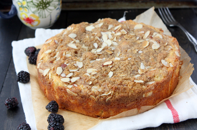 Blackberry Almond Coffee Cake | thekitchenpaper.com