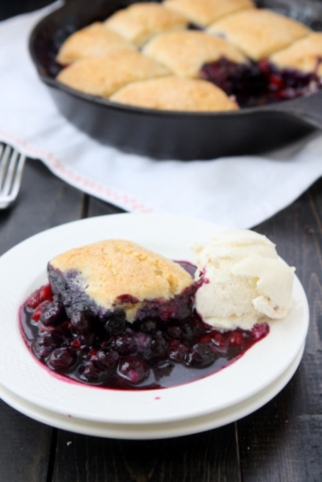 Blueberry Raspberry Cobbler | thekitchenpaper.com