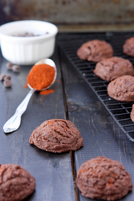 Chocolate Chili Cookies | thekitchenpaper.com