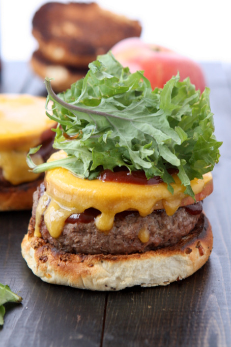 Cheddar Apple BBQ Burgers | thekitchenpaper.com