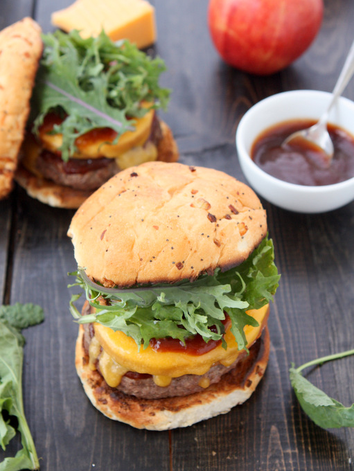 Cheddar Apple BBQ Burgers | thekitchenpaper.com