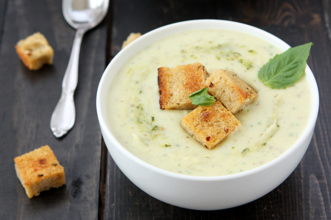 Pesto Potato Soup | thekitchenpaper.com