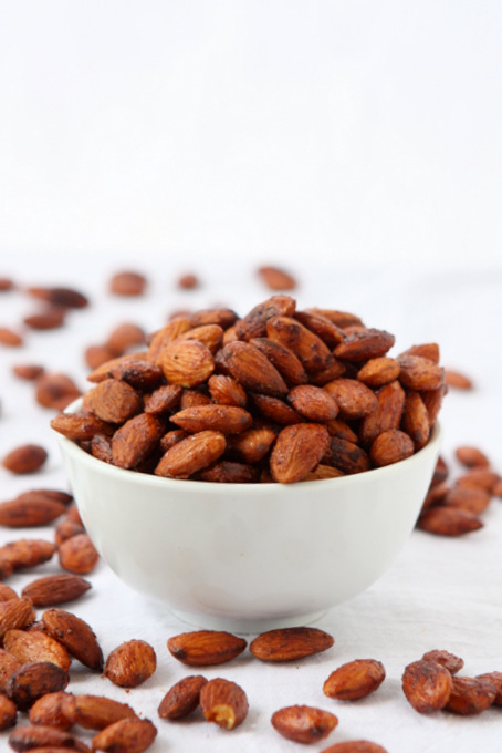 Brown Sugar Sriracha Almonds | thekitchenpaper.com