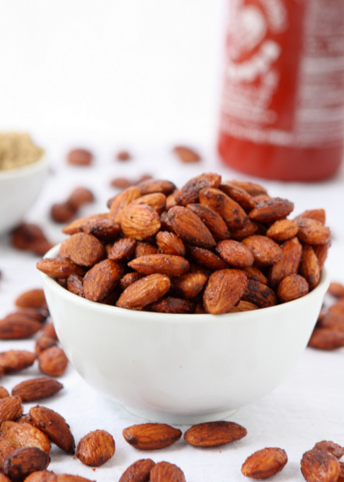 Brown Sugar Sriracha Almonds | thekitchenpaper.com