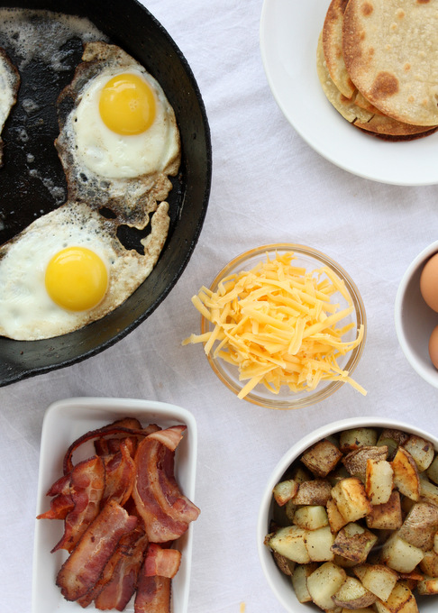 Breakfast Tostadas with Bacon, Potatoes, and Egg | thekitchenpaper.com