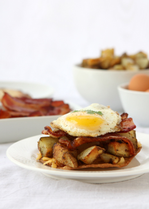 Breakfast Tostadas with Bacon, Potatoes, and Egg | thekitchenpaper.com