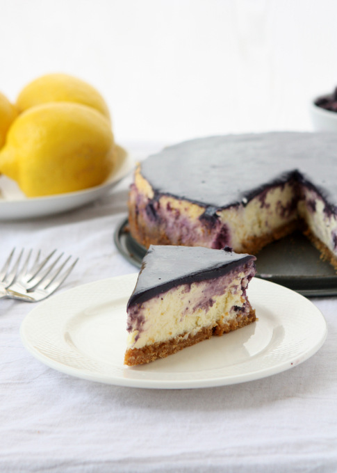 Lemon Blueberry Cheesecake with Blueberry Curd | thekitchenpaper.com