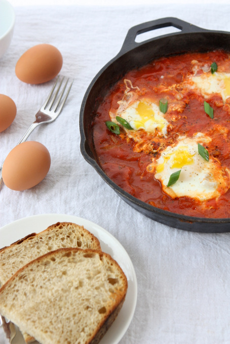 Eggs Poached in Tomato Sauce | thekitchenpaper.com