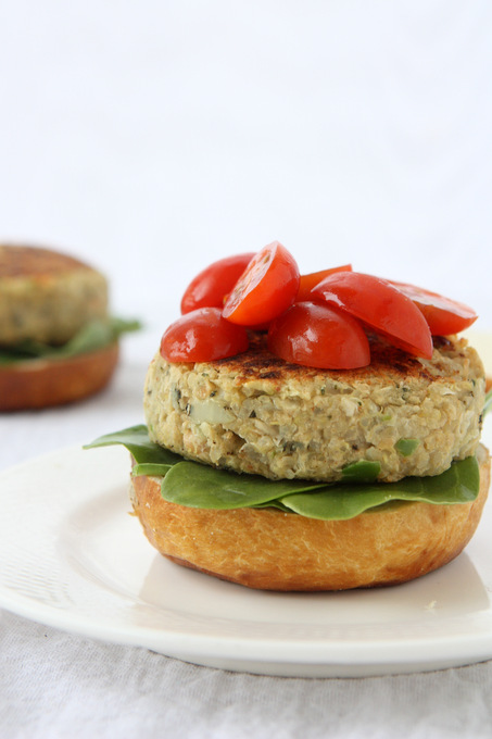 White Bean Quinoa Veggie Burgers | thekitchenpaper.com