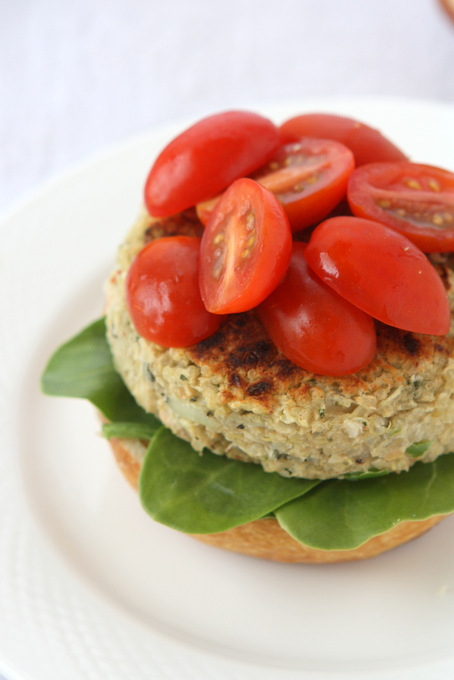 White Bean Quinoa Veggie Burgers | thekitchenpaper.com