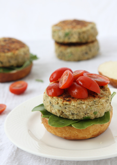 White Bean Quinoa Veggie Burgers | thekitchenpaper.comWhite Bean Quinoa Veggie Burgers | thekitchenpaper.com